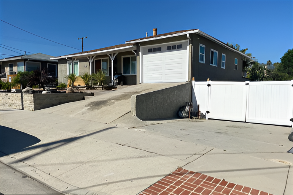 1215 N Meyler St, San Pedro